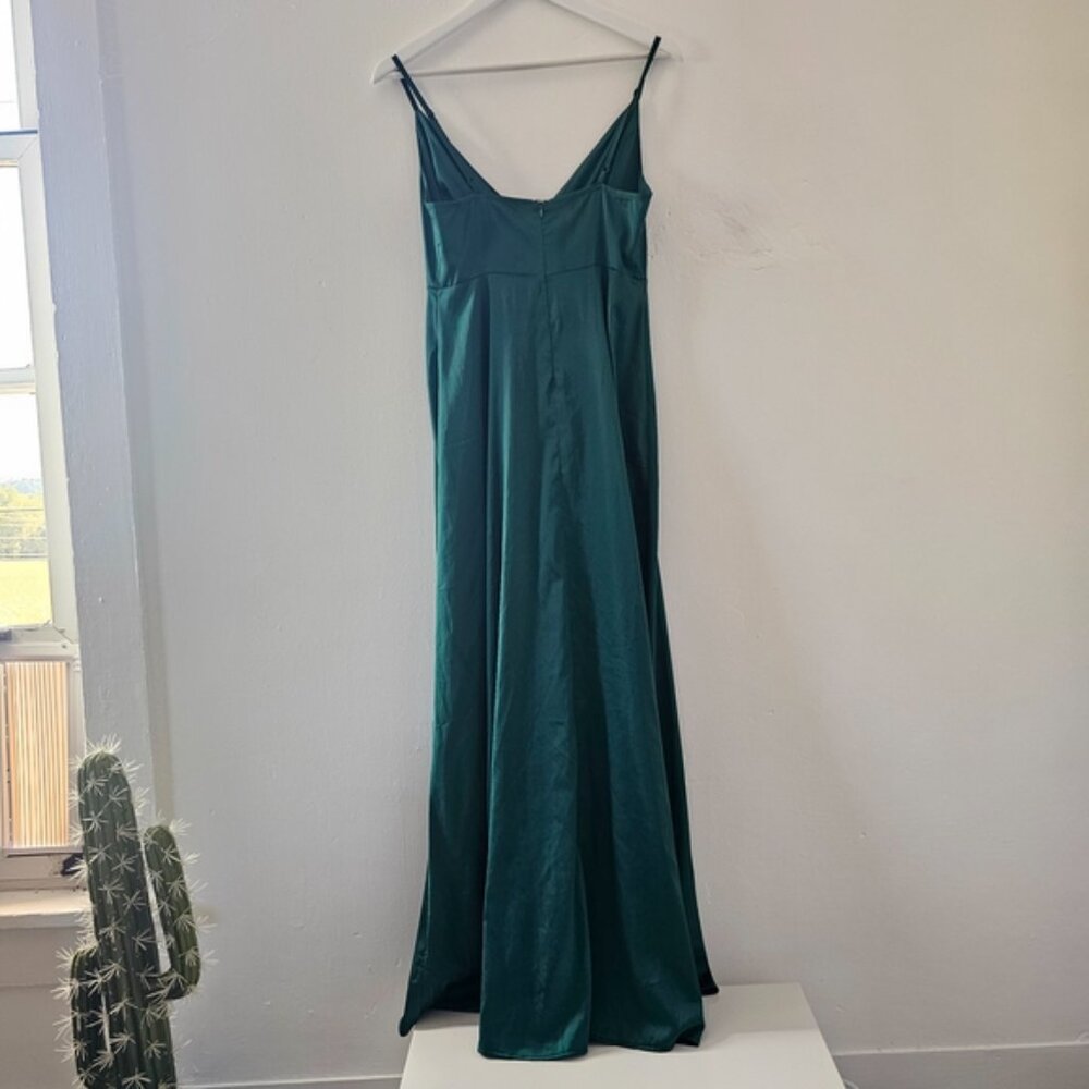 Elegant Green Adjustable Strap Maxi Dress - Picture 8 of 9